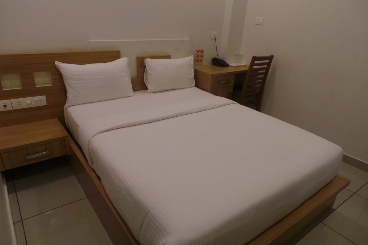 Saas Residency Hotel Kozhikode Buitenkant foto