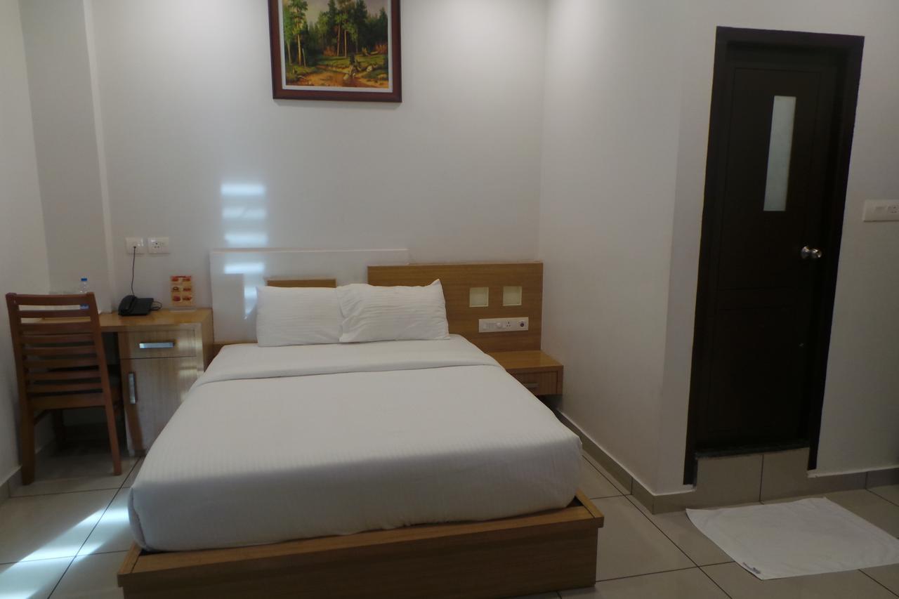Saas Residency Hotel Kozhikode Buitenkant foto