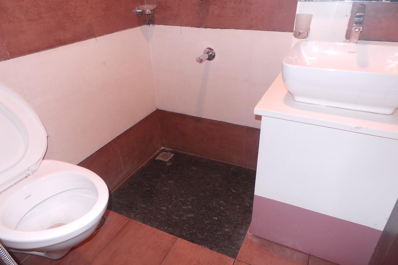 Saas Residency Hotel Kozhikode Buitenkant foto