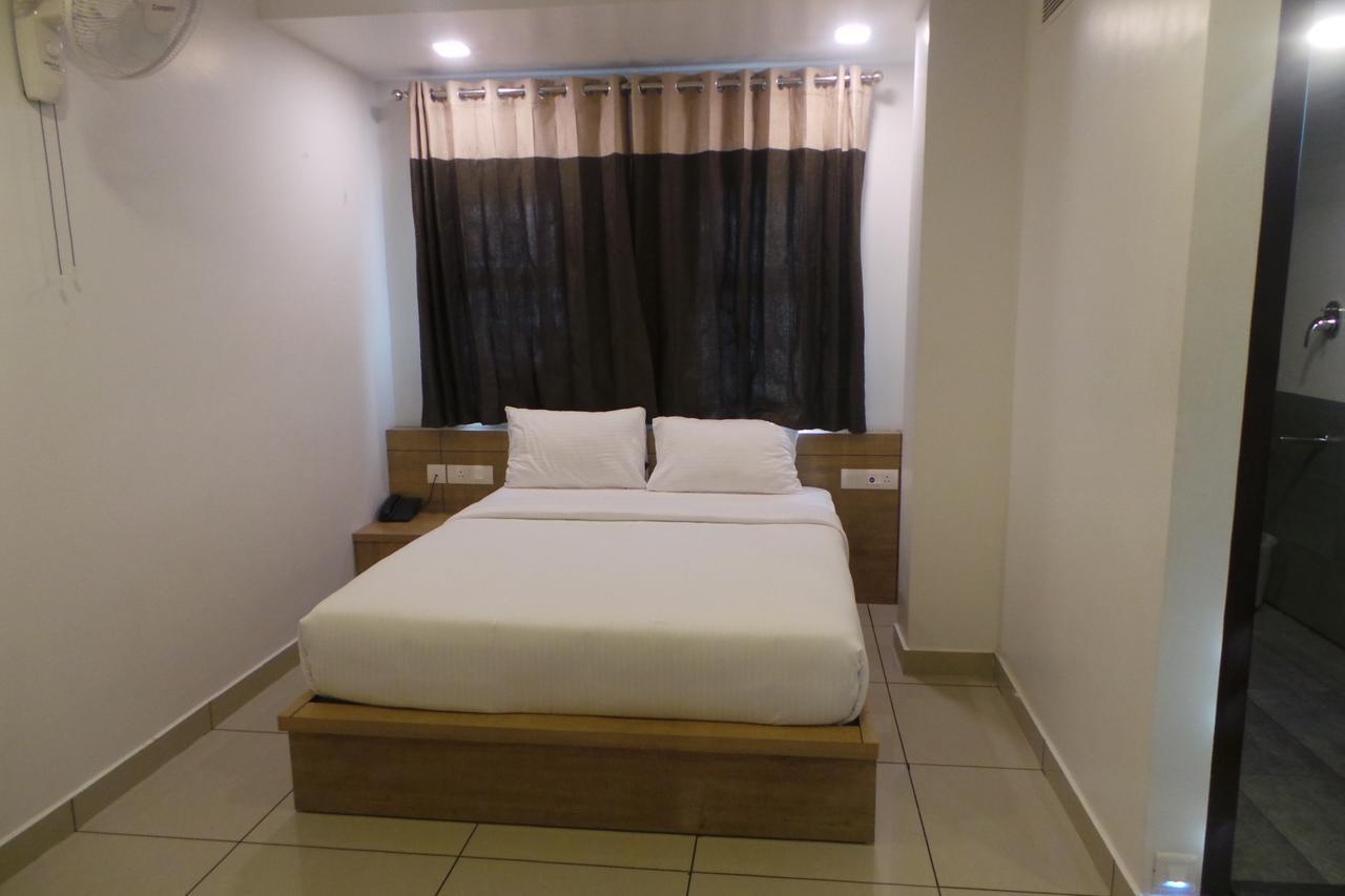 Saas Residency Hotel Kozhikode Buitenkant foto