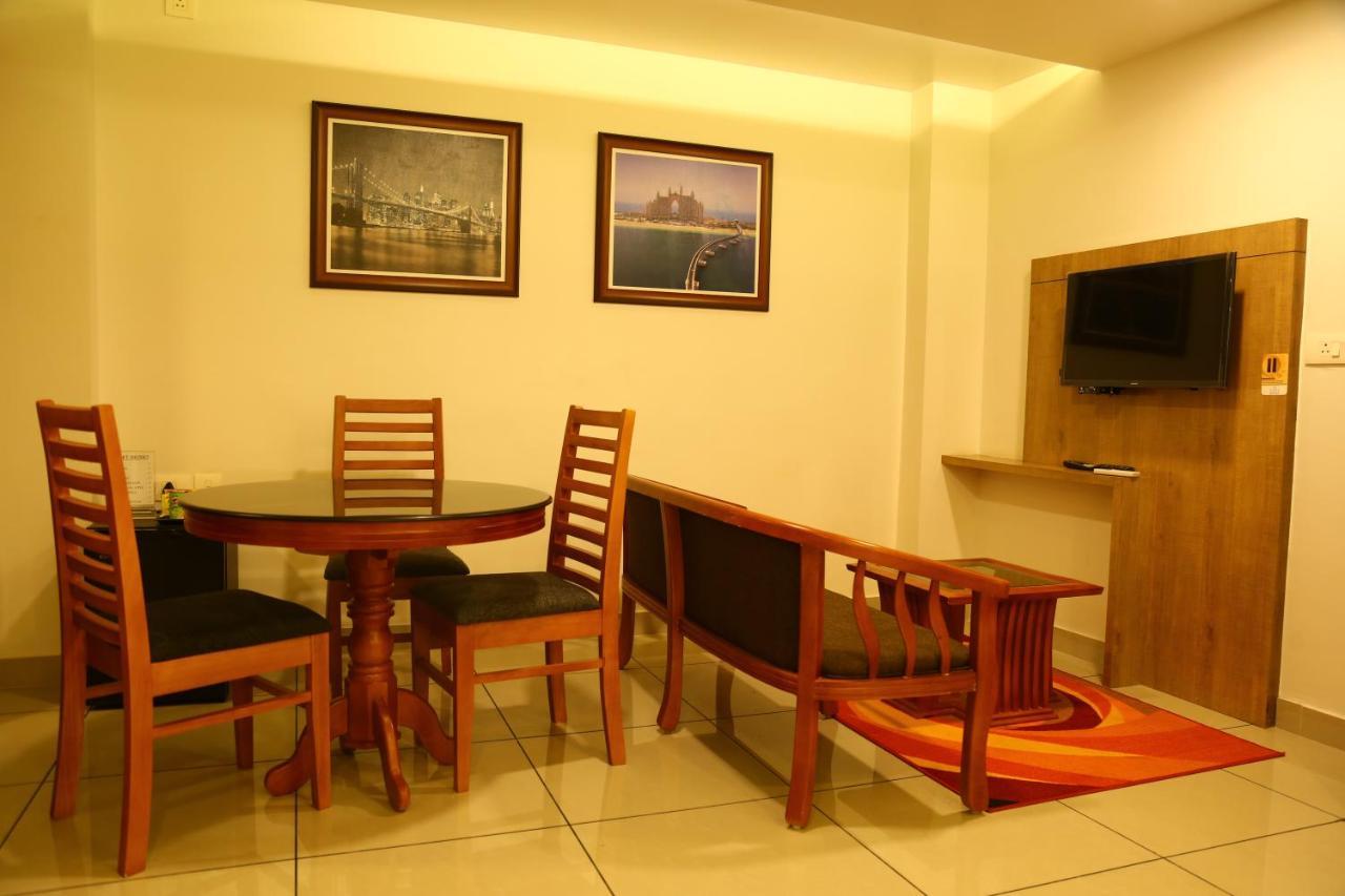 Saas Residency Hotel Kozhikode Buitenkant foto