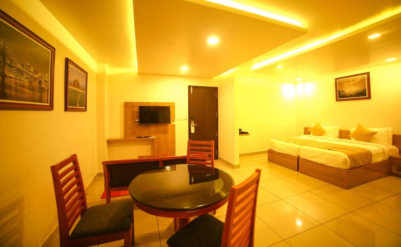 Saas Residency Hotel Kozhikode Buitenkant foto