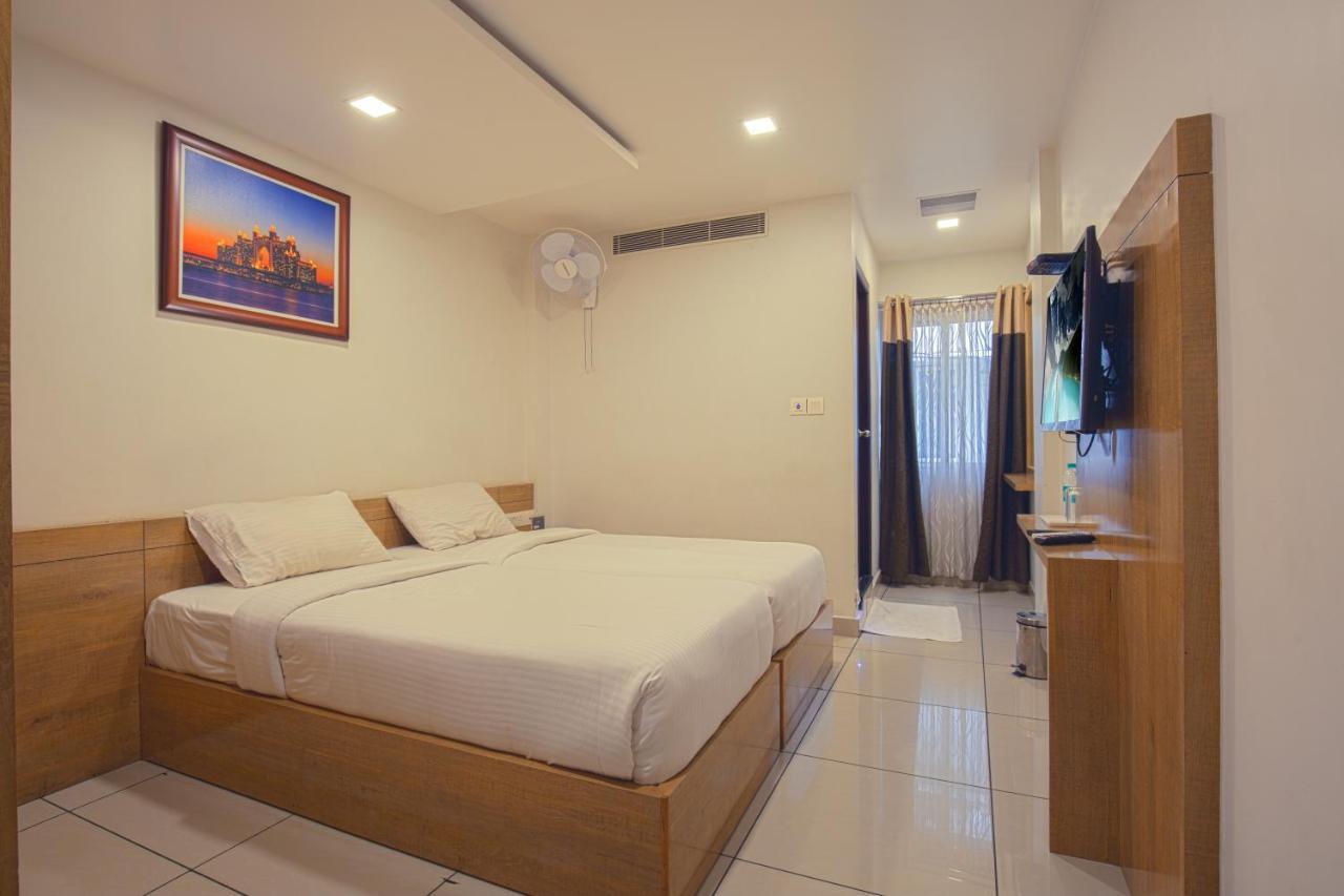 Saas Residency Hotel Kozhikode Buitenkant foto